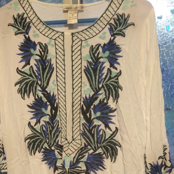 Embroidered Green, White and Blue Women's Top - Picture 12 of 12